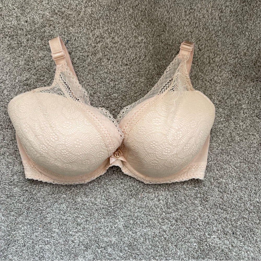 Chantelle Lace Bra in Cream C36820 lined cups lace out layer